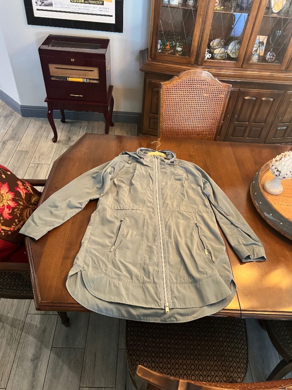 ATHLETA Women's Drip Drop Lightweight Jacket. Size M.